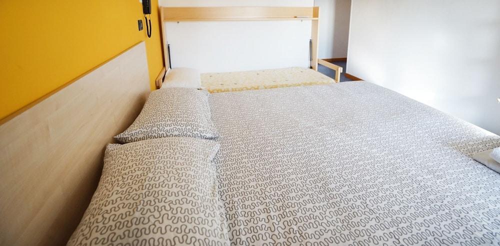 Hotel Morfeo - Young People Hotels (Adults Only) Rimini Buitenkant foto