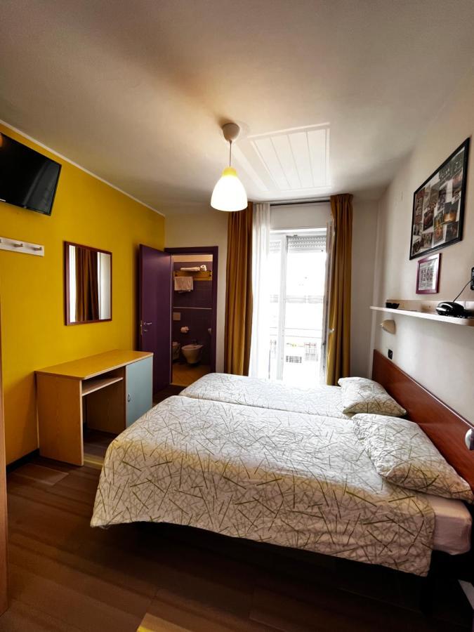 Hotel Morfeo - Young People Hotels (Adults Only) Rimini Buitenkant foto