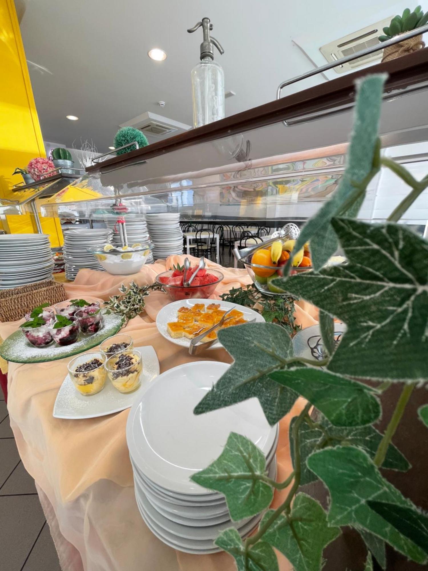 Hotel Morfeo - Young People Hotels (Adults Only) Rimini Buitenkant foto